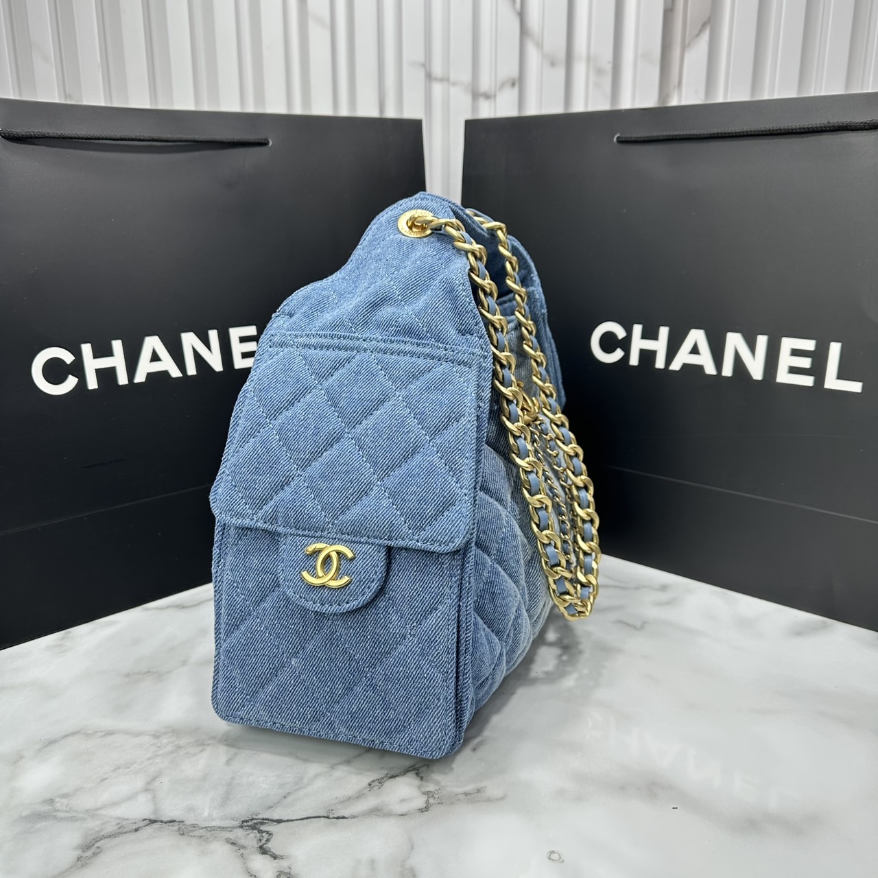 ORI หนังแท้ | 25cm CHANEL 25 Small Handbag Spring-Summer 2025 กระเป๋าสะพายรุ่นใหม่สุดฮอตแห่งปี หนังแท้ลายเกรน ที่สุดแห่งความไอคอนิก มาพร้อมใบเล็ก อะไหล่สีทองสวยหรู