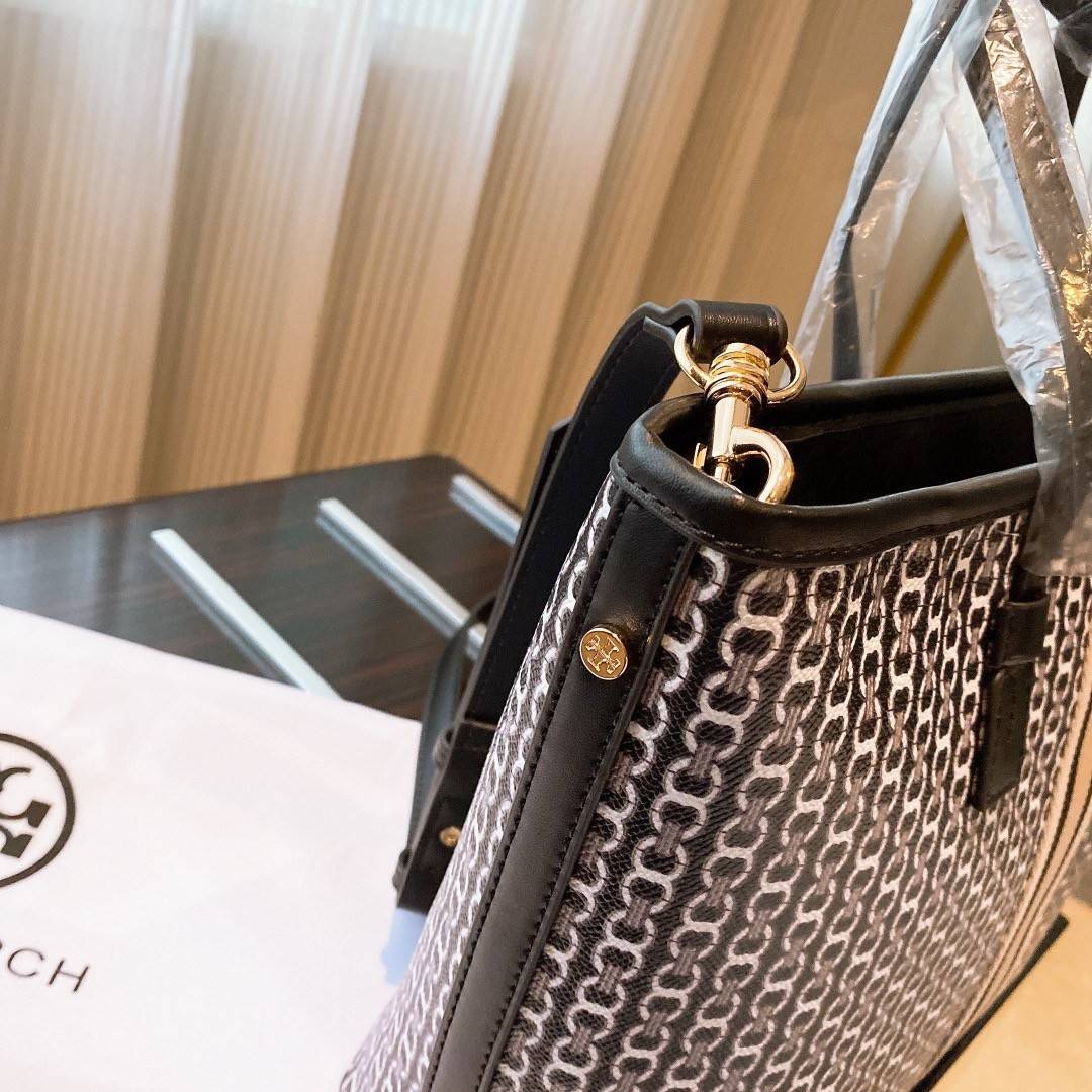 TORY BURCH TOTE BAG กระเป๋าสะพายไหล่ทรงช้อปปิ้ง ทรงคลาสสิค ฮิตตลอดกาล ทรงสวยขนาดกำลังดี