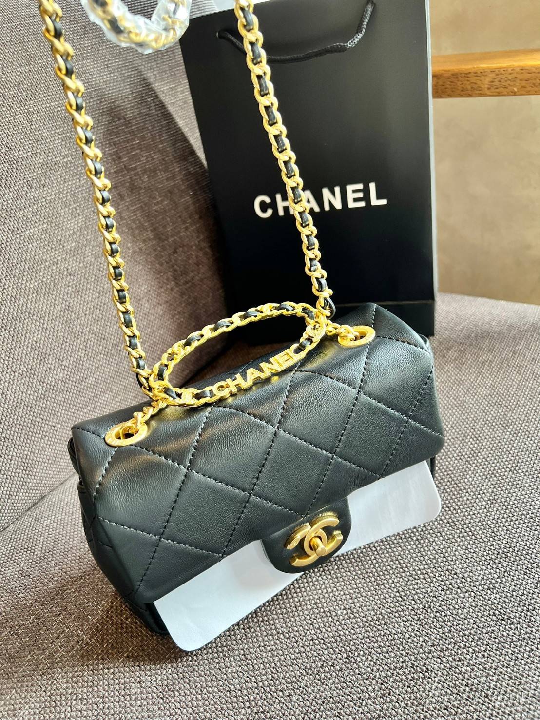 Chanel Small Flap Bag with Top Handle 8" /CHANEL CHAIN SHOULDER BAG กระเป๋าสะพายได้และหิ้วได้ หนังสวย เรียบ สัมผัสนุ่มมือ น่าใช้มากๆ