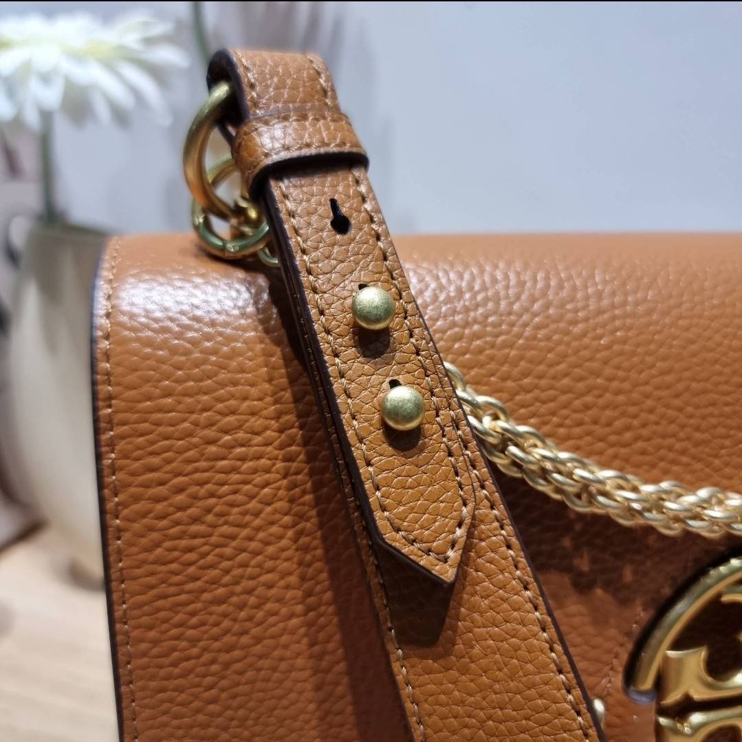 TORY BURCH MILLER SHOULDER BAG / Tory Burch Bag รุ่นยอดนิยม รุ่นหายาก รุ่นที่สาวๆตามหา ใบนี้เลย!! สวยหรู ผู้ดีทุกสี กระเป๋าสะพายไหล่ ดีไซน์อยู่ทรง คลาสสิคแฝงความหรูด้วยโลโก้สีทองอร่ามโดดเด่น