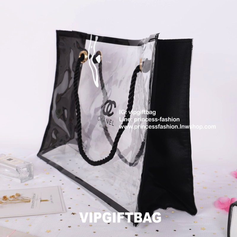 พรีเมี่ยมกิ๊ฟแท้ 100% 🔥 กระเป๋า Chanel waterproof bag ปั๊มโลโก้ กระเป๋ากันน้ำมาแล้วจ้า ร้อนๆแบบนี้พกติดไปสระน้ำด้วยนะคะ จุขอได้เยอะ สวยๆรับซัมเม่อร์นี้ไปเลยจ้าา