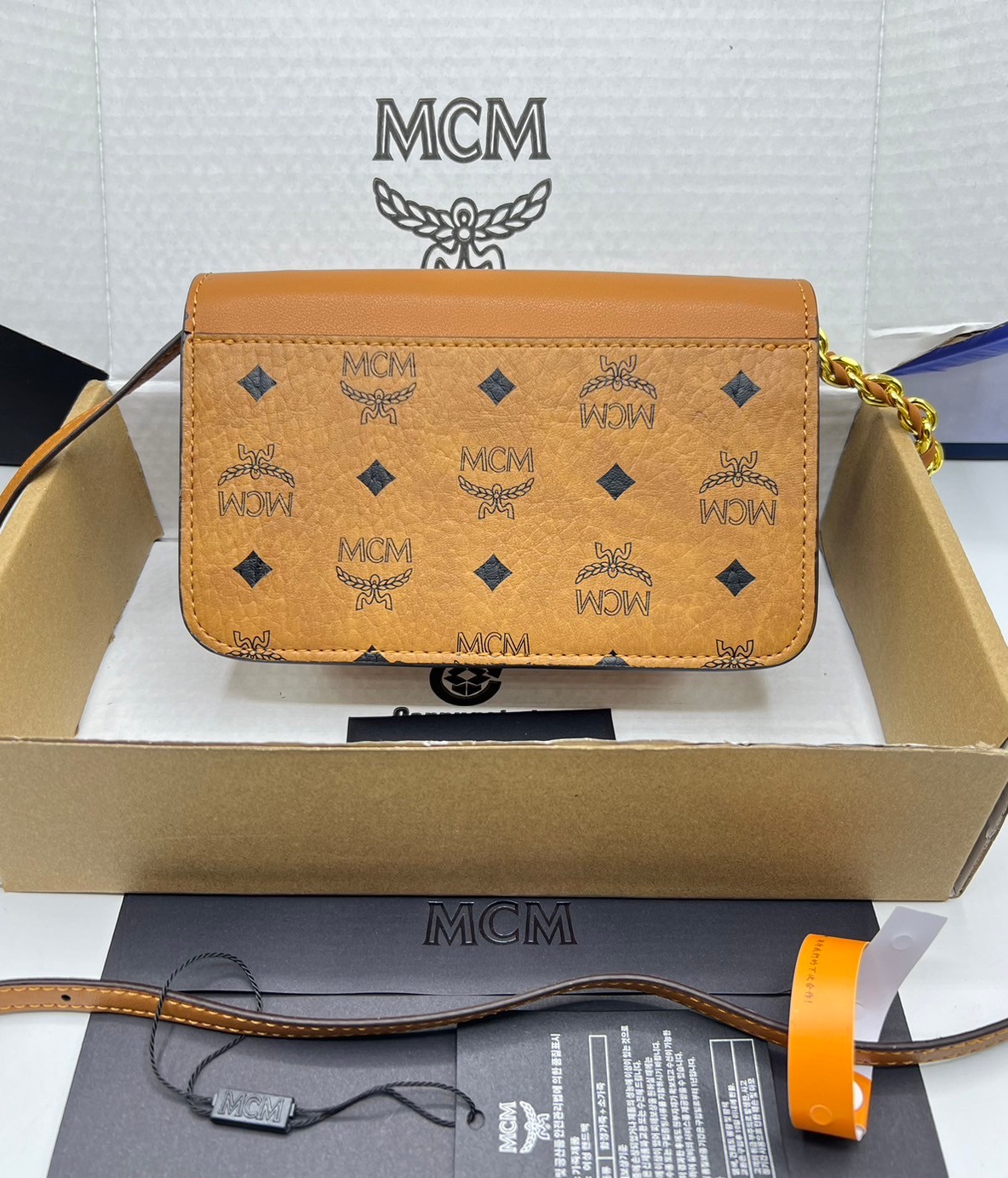 M.C.M DIAMOND SHOULDER BAG IN VISETOS LEATHER MIX กระเป๋าสะพายดีไซน์ใหม่ แรงบันดาลใจรูปทรงมาจากเพชรสวยงาม เกรดท็อปออริ 1:1 สลับแท้