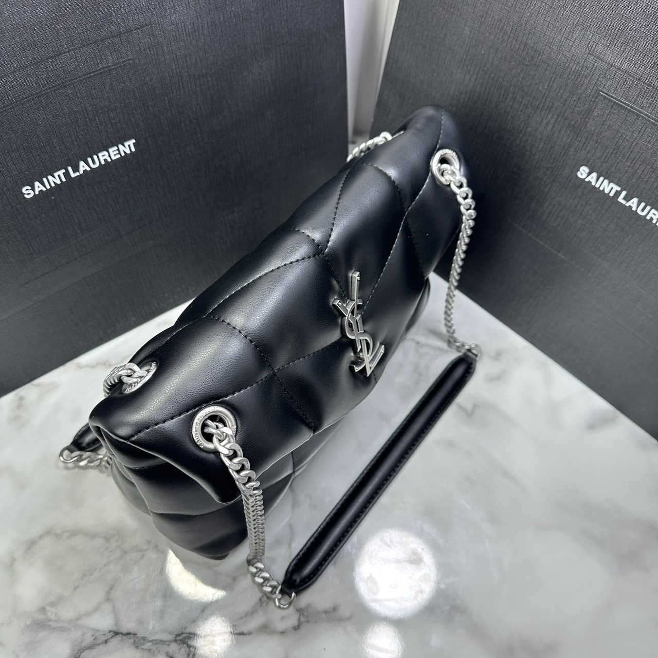 ORI หนังแท้ | 28cm YSL PUFFER SMALL in Nappa leather กระเป๋าสะพายรุ่นยอดนิยม ทรงสวย ใช้ได้บ่อยไม่มีเบื่อ วัสดุหนังสัมผัสนิ่มมือ ดีไซน์เรียบหรู ดูแพง สะพายได้หลากหลาย