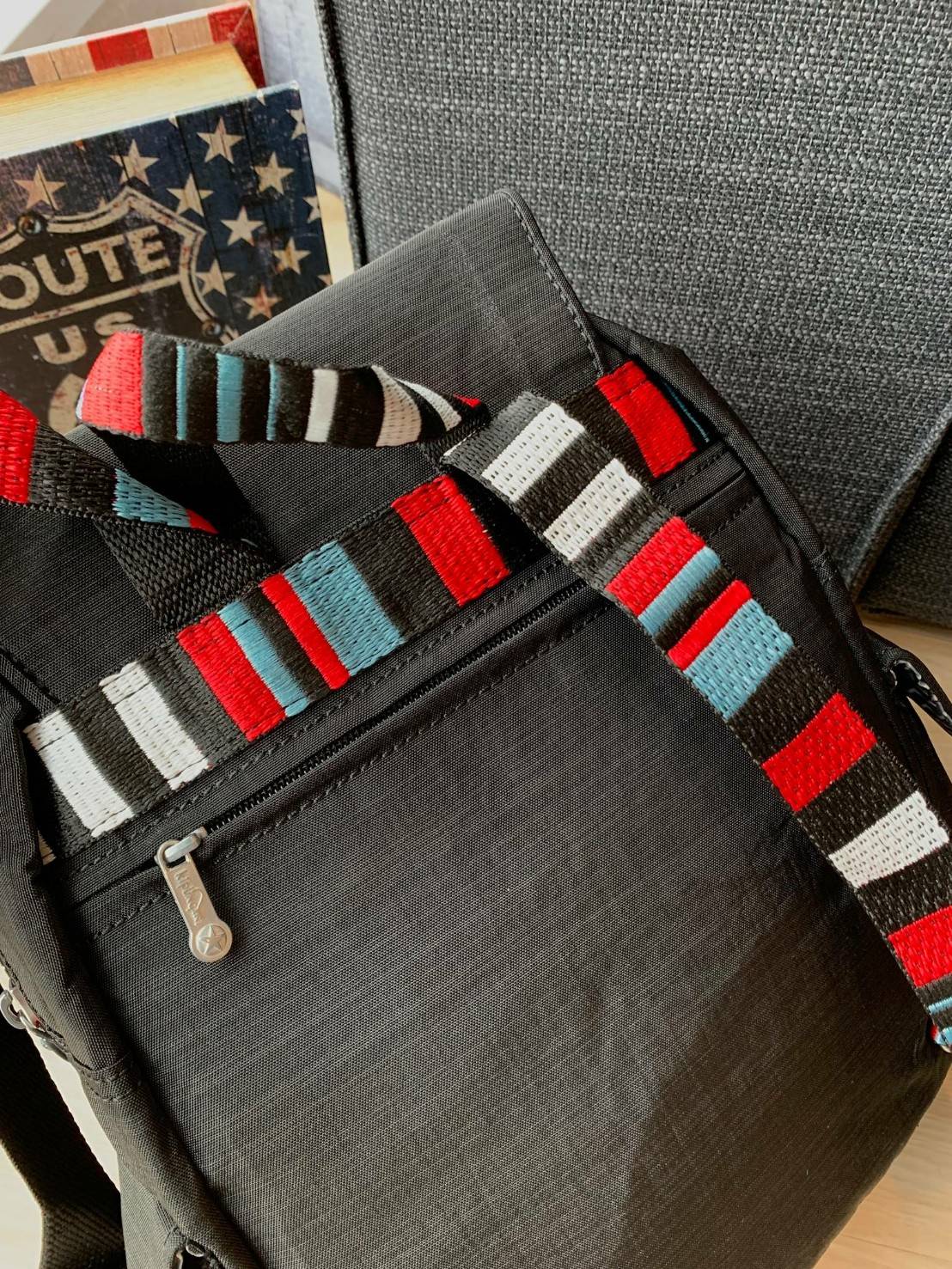 Kipling City Pack S K14275มาพร้อมดีไซน์ทันสมัย ใช้งานได้อย่างคล่องตัว ด้วยสีและลายสุดคลาสสิก โดดเด่นด้วยพื้นที่ภายในและช่องต่างๆ ที่ให้คุณจัดเก็บของสำคัญได้อย่างครบถ้วน มีช่องเก็บของสัมภาระหลายขนาดสะดวกใช้งานเลยคร้า!!