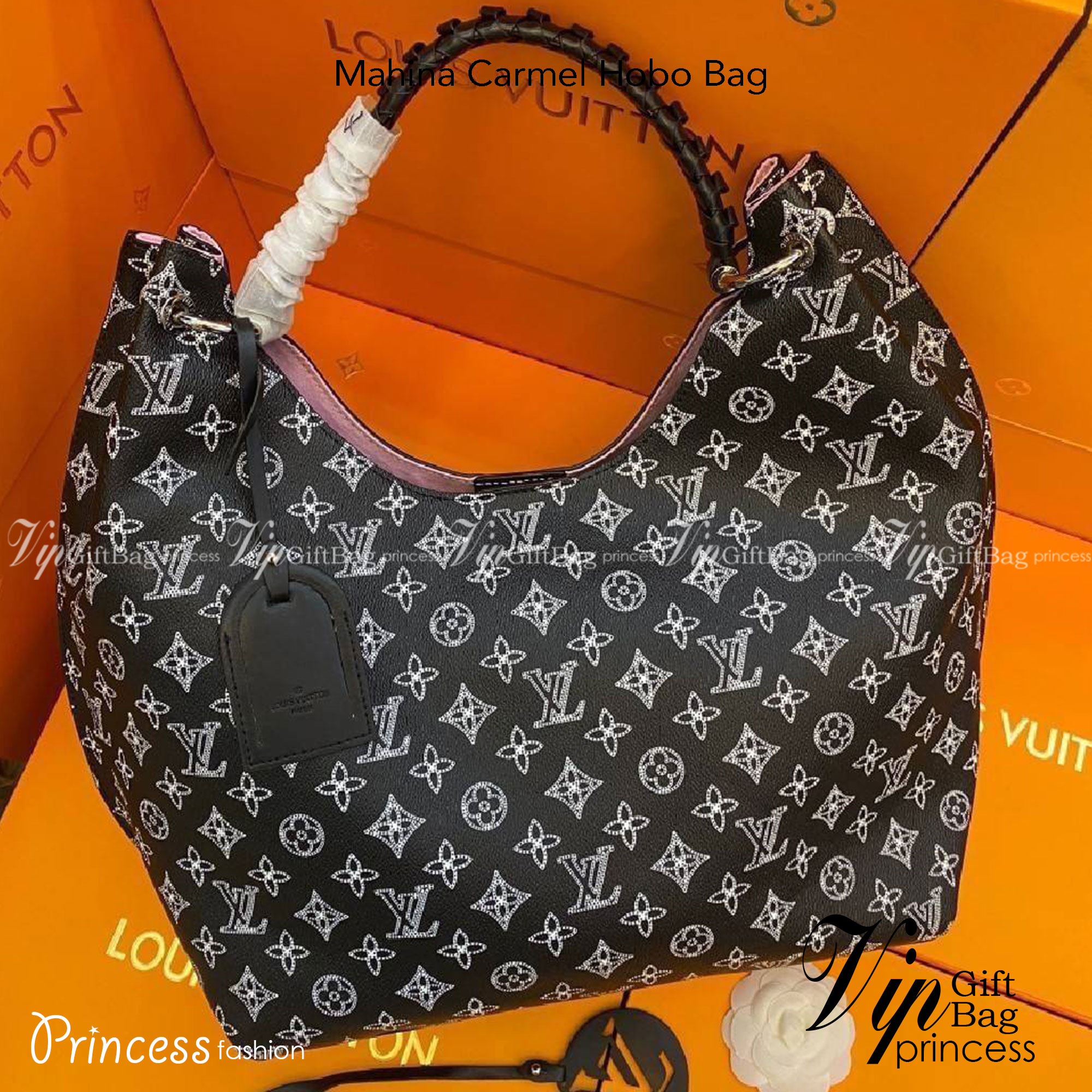 LV Mahina Carmel Bobo Bag ใหม่ล่าสุดก่อนใคร สวยได้ไม่ต้องรอ กับคอลใหม่ลุคลูกคุณ ตอบโจทย์ได้ทุกลุค ทุกไลฟ์สไตล์ ใช้งานได้ง่ายคล่องตัว กับกระเป๋าสะพายข้าง ภายในเป็นช่องโล่ง สะพายไปเที่ยว ทำงาน ออกเดท โอกาสไหนๆก็พร้อมออกงานไปเลยจ้า