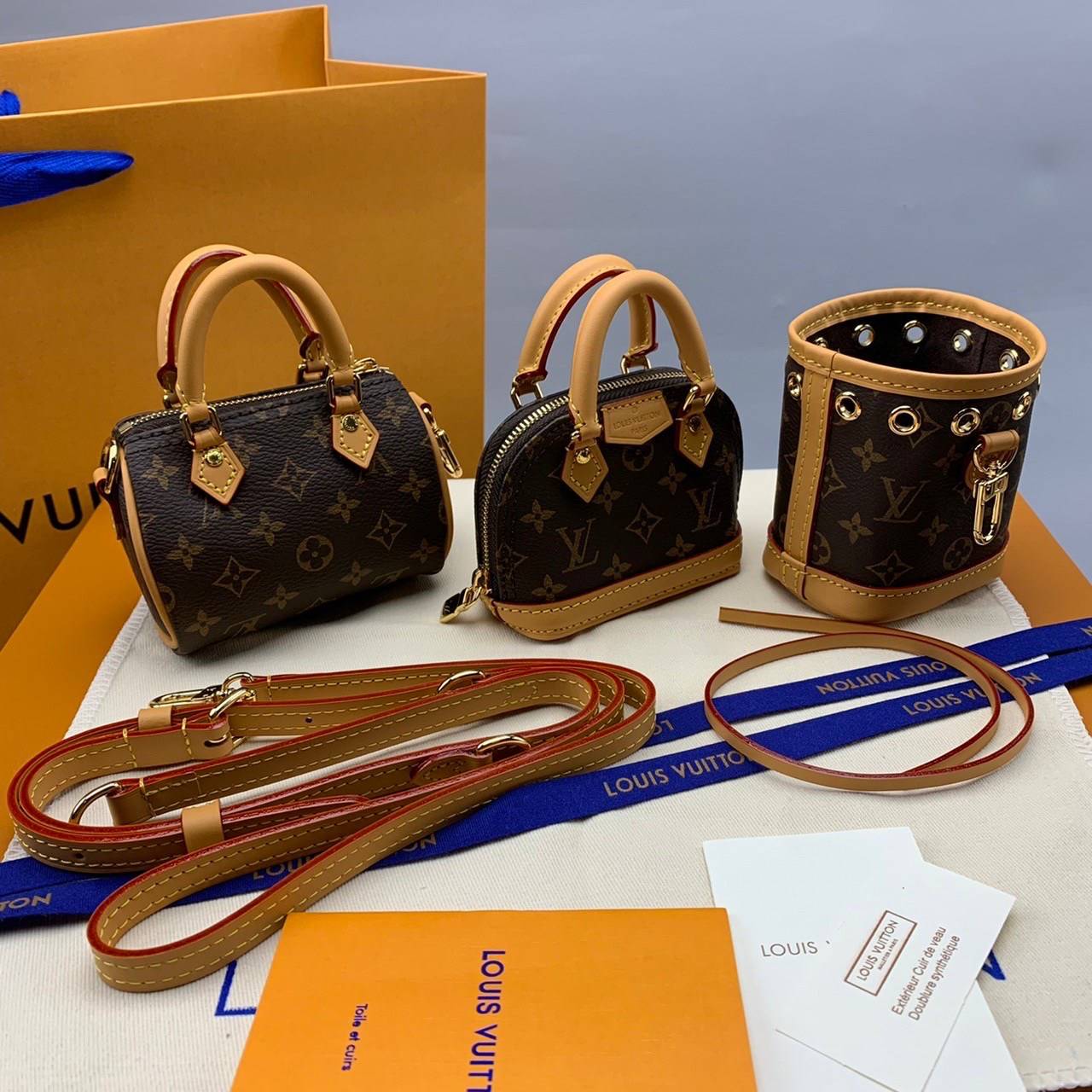 ORI 🥂 LV Trio Mini Icones Monogram Canvas เกรดสลับใช้แทนใบจริงได้ งานเกรดเทพออริจินอลสวยมาก ใช้ได้หลากหลายสไตล์ จะสะพายใบเดียว สองใบ หรือสามใบ หรือจะใช้เป็นพวงกุญแจที่คล้องมือหรือจะใช้เป็น Charm กระเป๋าก็ได้ คือคุ้มมากใน1 set ใหม่ล่าสุดเลยค่ะ น่าร