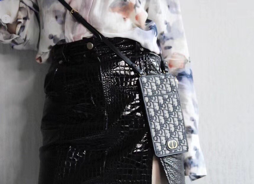 Dior 30 montaigne long wallet /Dior phone bag เกรดออริจินอล กระเป๋าเงินใบยาวลาย dior oblique ติดโลโก้ CD สีทองด้านหน้า