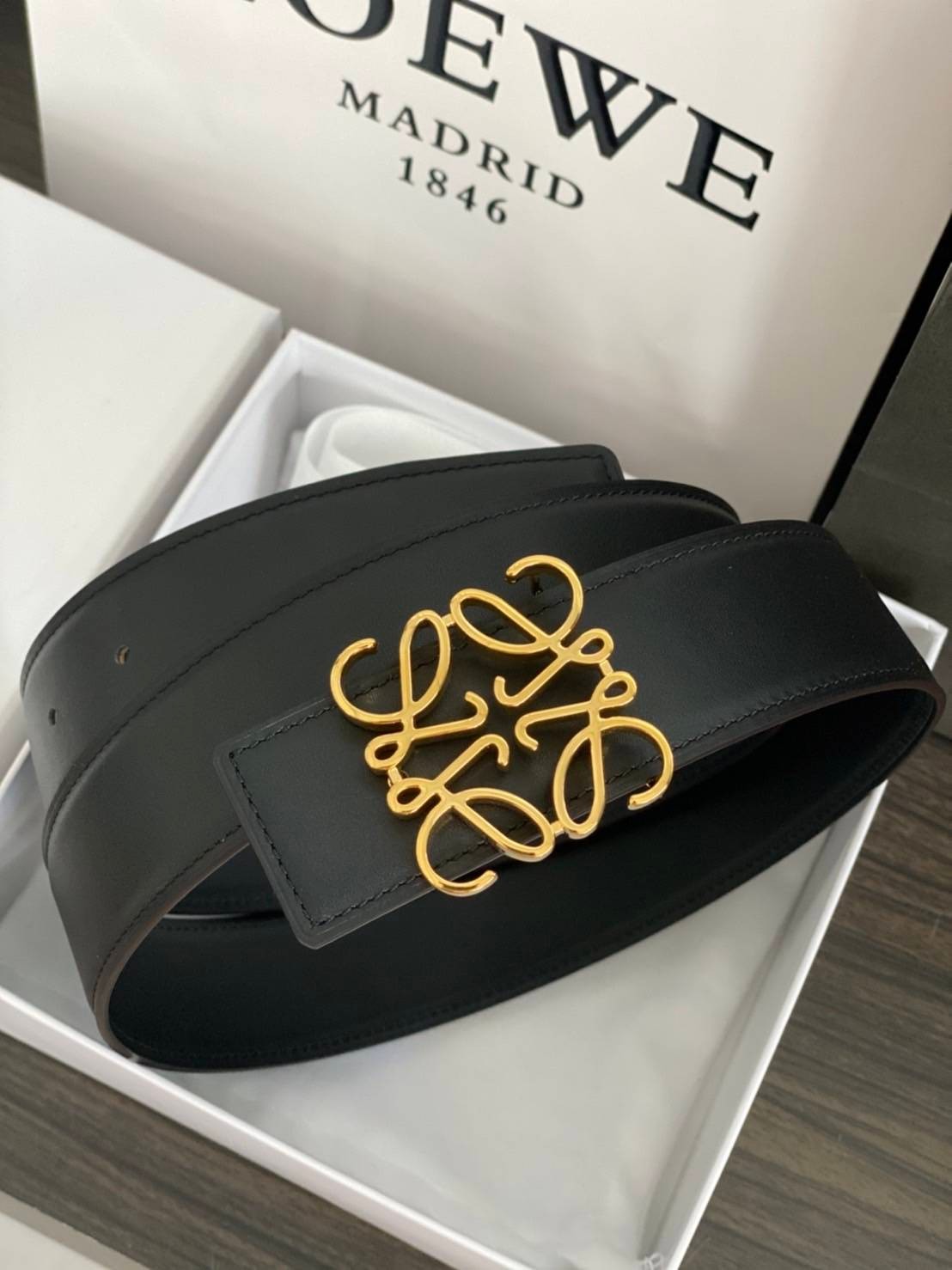 Loewe Belt / Loewe Anagram Leather Belt เข็มขัดโลเอเว่หนังแท้ สุดคลาสสิค วินเทจ เรียบง่าย ผู้ดี เป็นซิกเนเจอร์ ใช้งานเป็น everyday use ได้เลย วัสดุหนังแท้