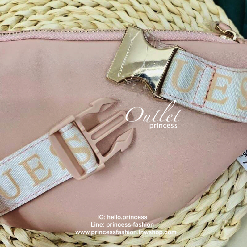 GUESS GESABEL GYM FANNY PACK กระเป๋าคาดอก//คาดเอว ใบงาม ขนาดกำลังดี วัสดุหนังนิ่ม เบา ด้านหน้ามีโลโก้แบรนด์ พร้อมช่องซิปหนึ่งช่อง ช่องซิปหลักกว้าง ใส่ของได้จุ ค่ะ สายคาดตีแบรนด์ตลอดสาย เลื่อนปรับฟรีไซด์น่ะค่ะ สินค้าพร้อมส่ง ใบจริงน่าใช้มากๆค่ะ