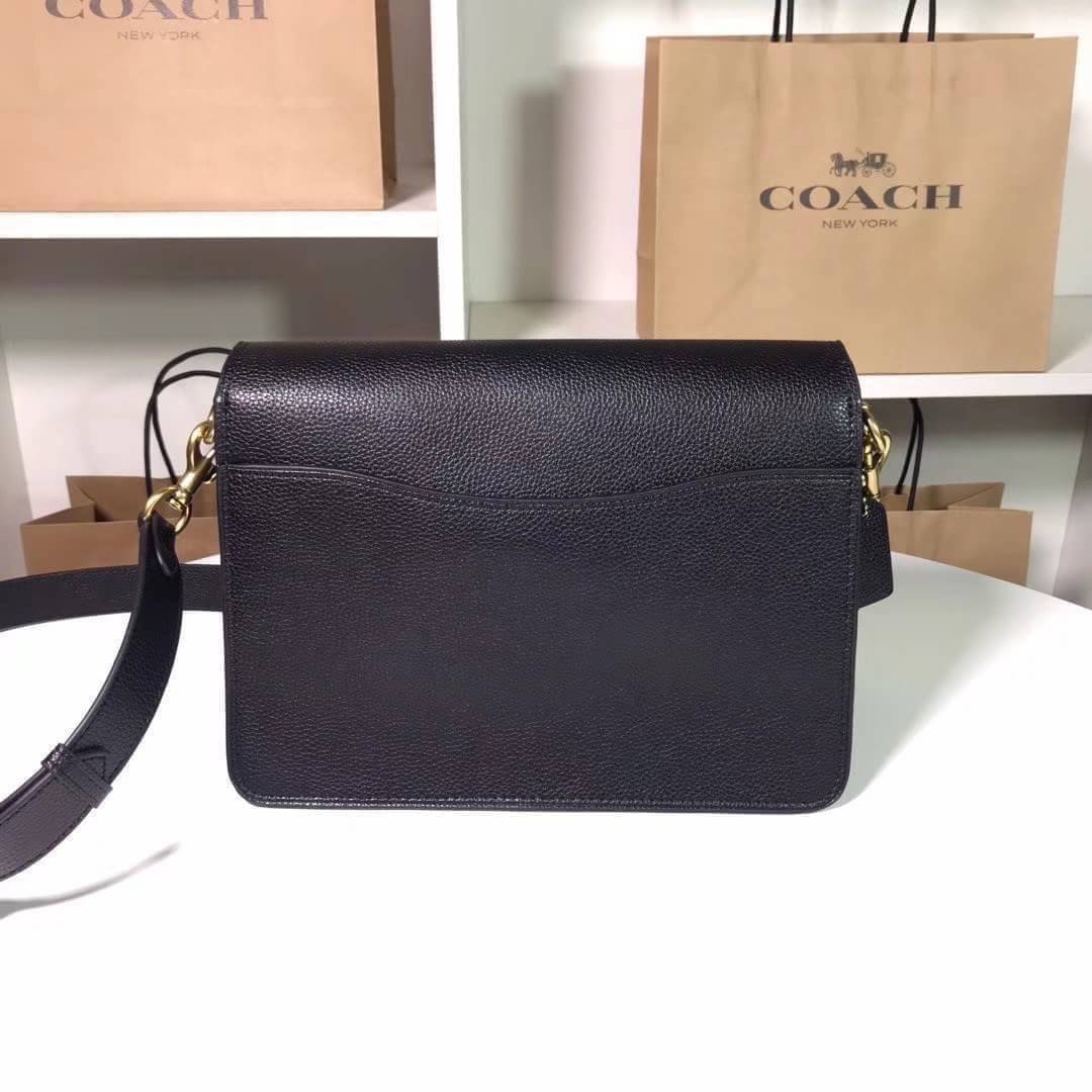 OUTLET 】COACH Tabby Shoulder Bag พร้อมส่งที่ไทย A modern take on an archival 1970s Coach design, our structured Tabby shoulder bag is crafted in polished pebble leather. Finished with our Signature hardware for an iconic touch, the versatile silhouette fe