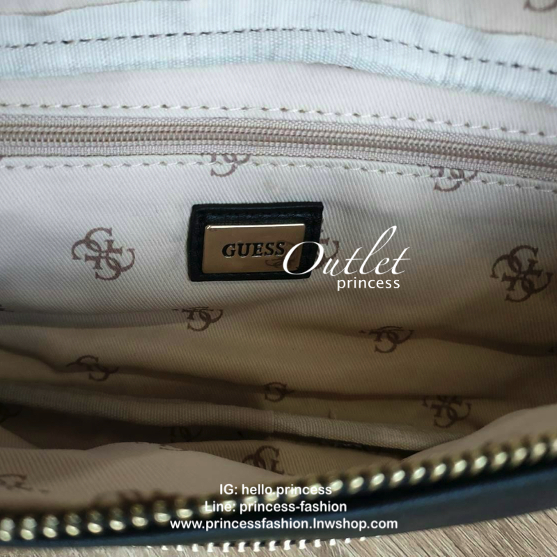 GUESS URBAN SPORT SAVOY BLACK BELT BAG กระเป๋าหนังเรียบสวยคาดเอว/อก ทรงสปอร์ตสีดำ ด้านหน้าและด้านในติดโลโก้แบรนด์สีทอง เปิดปิดด้วยซิป มี 1 ช่องซิปหน้า ภายในกระเป๋าโล่งกว้าง มีอีกหนึ่งช่องซิปเล็ก สามารถใส่มือถือได้ทุกรุ่น จุของได้เยอะ รับรองถูกใจสาวๆแน่นอน