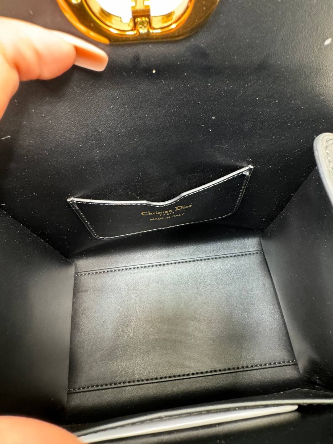 DIOR SMALL BOSTON BAG White Box Calfskin / DIOR Box Bag พร้อมส่ง กระเป๋าสะพายทรงกล่อง New for Winter 2023 คอลผู้ดี สวยหรู ตอบโจทย์และแมทช์ได้กับทุกลุคทุกสไตล์