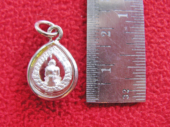 สินค้าหมดค่ะ จี้หลวงปู่ทวดเนื้อเงินพ่นทรายล้อมเพชรเลี่ยมเงินไมครอนพร้อมใบคาถาค่ะ