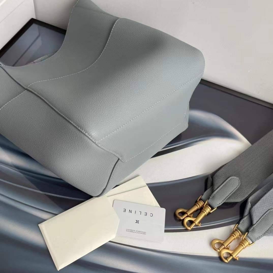 CELINE Sangle Bucket bag in soft grained calfskin / CELINE TOTE BAG พร้อมส่ง กระเป๋าทรงโท้ท ใบใหญ่ ภายในโล่งกว้าง จุของได้เยอะ ใช้งานง่าย ได้ทุกลุค สวยหรู