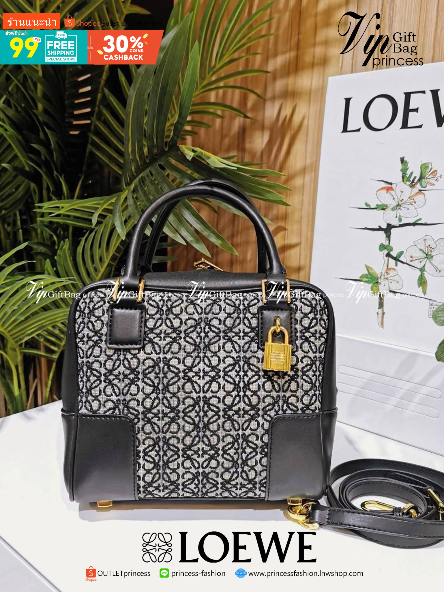 LOEWE ANAGRAM BAG VIP GIFT WITH PURCHASE (GWP) พรีเมี่ยมกิ๊ฟ Limited จาก LOEWE PERFUME DUTYFREE ไอเท็มใหม่! ดีไซน์สวยหรูคงเอกลักษณ์ด้วยวัสดุ Anagram Canvas Jacquard Fabric ผสมผสานหนังแท้ Calfskin ลงตัวสุดคลาสสิค เปิดปิดด้วยซิปแบรนด์อะไหล่ทองขนาดกำลังดี น้