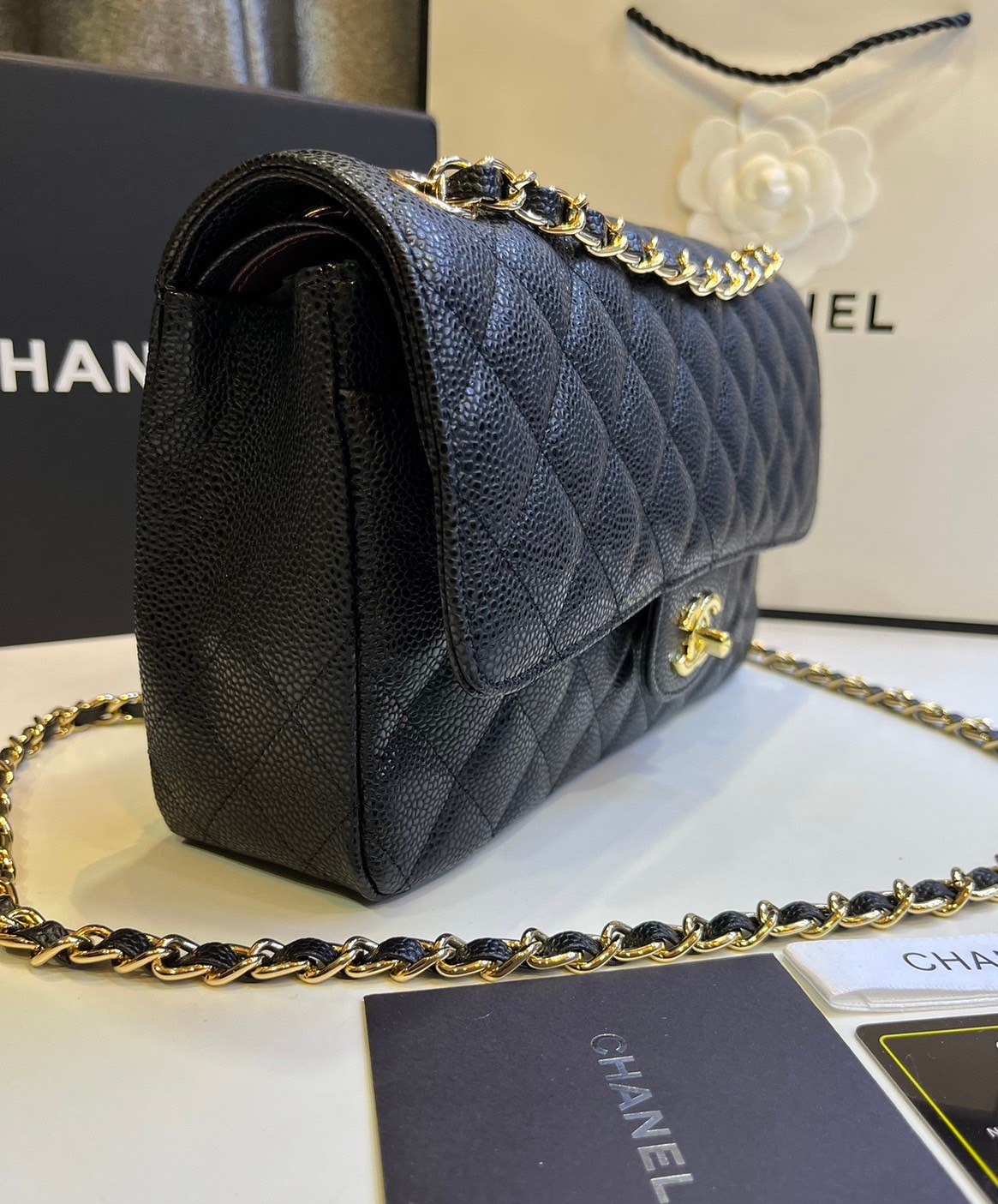 พร้อมส่งครบ 4 แบบ โทนสีดำคลาสสิก หนังคาเวียร์/หนังเรียบ อะไหล่เงิน/ทอง CHANEL Classic 25cm กระเป๋าสะพายรุ่นยอดนิยมเรียบหรู เกรดออริ 1:1 ใช้งานต่างประเทศได้