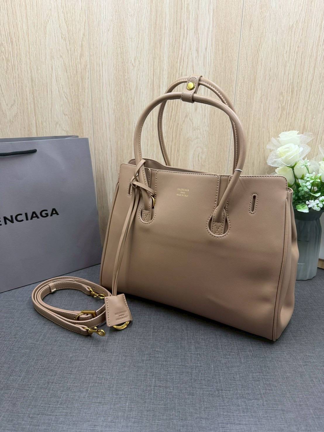 ORI หนังแท้ | Balenciaga Carry All Hampton Bag / Balenciaga Tote Bag 33cm กระเป๋าสะพายทรงโท้ท ภายในโล่งกว้าง ดีไซน์เรียบง่าย เรียบหรู