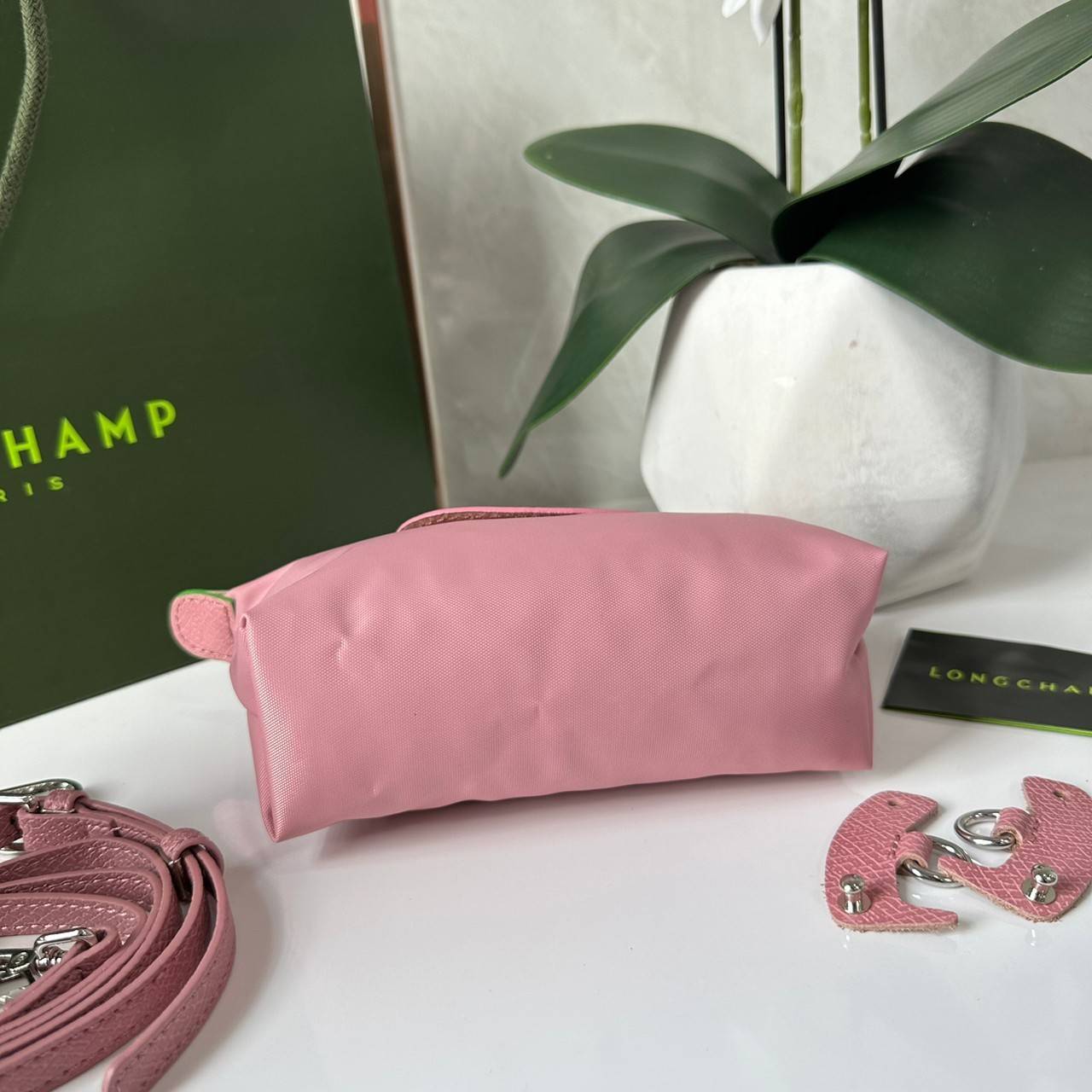 LONGCHAMP LE PLIAGE ORIGINAL Pouch with handle กระเป๋าใบเล็กขนาดกระทัดเหมาะกับใส่ของจำเป็นจุกจิก