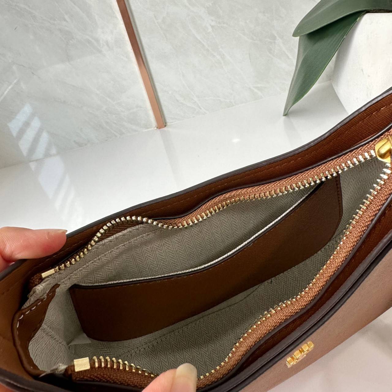 TORY BURCH EMERSON ZIP SHOULDER BAG 137416 / TORY BAG พร้อมส่ง 3 สี กระเป๋าสะพายไหล่ / คล้องแขน หนังซาเฟียโน่ ทนทาน