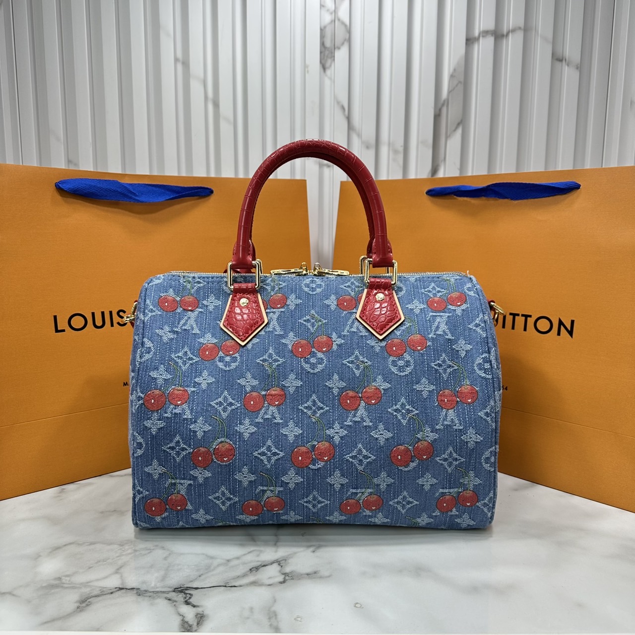 ORI หนังแท้ | LV x TM Bolsa Speedy Soft 30 Monogram cherry ช่วงนี้หน้าเชอรรี่ 🍒 กำลังออก 3 สีสุดฮอตเลือกช็อปได้เลยค่า กระเป๋าสะพายทรงหมอนใบใหญ่ ดีไซน์ใหม่มีชีวิตชีวา แสนสดใสด้วยโมโนแกรมแต่งดีเทลลายเชอร์รี่โดดเด่นสะท้อนความงามเปี่ยมสีสันอันเป็นเอกล