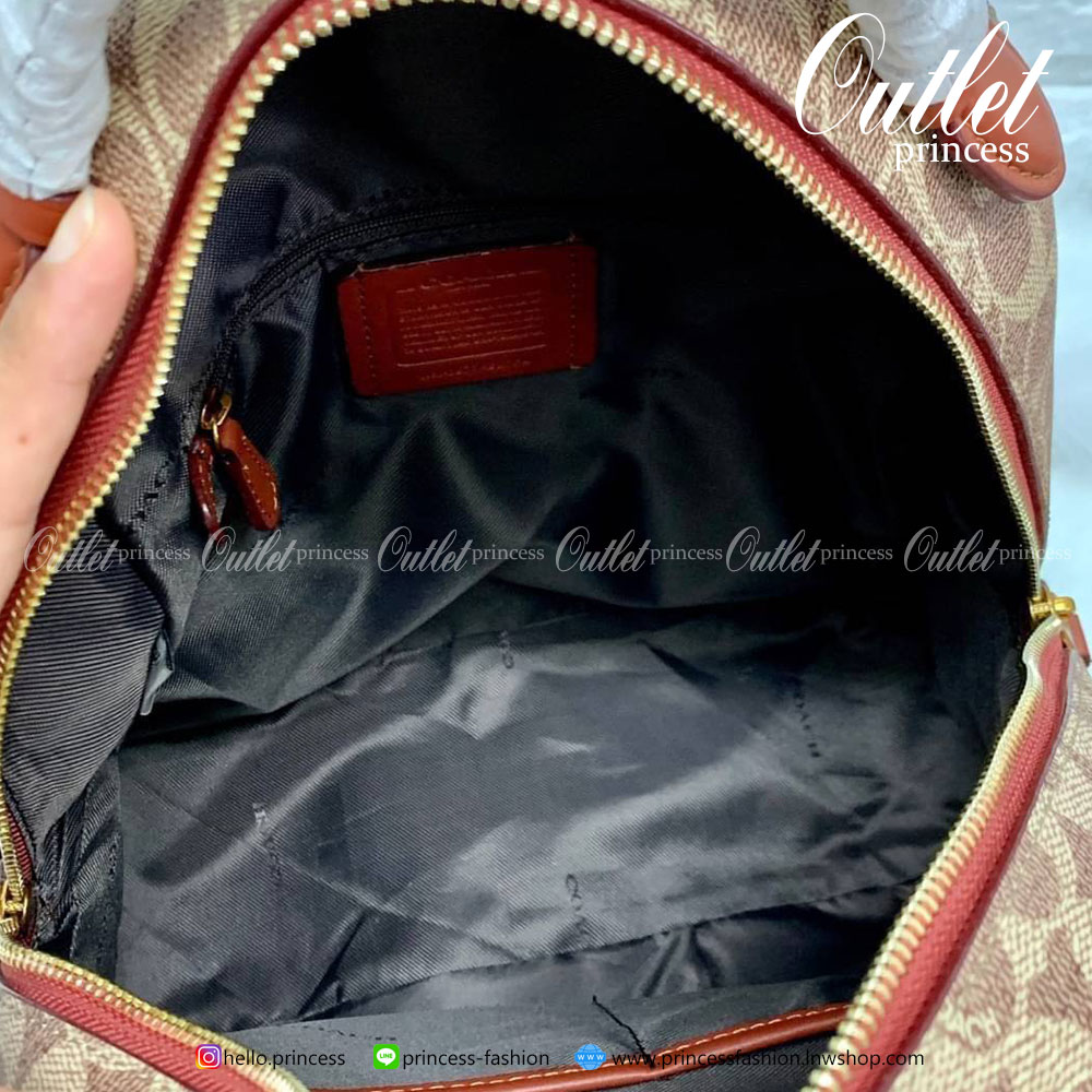COACH LARGE SIGNATURE CAMPUS BACKPACK (32754) กระเป๋าสะพายหลังแบบมีหูหิ้ว หนังแท้อย่างดี หนังสมูทมากๆค่ะ พร้อมสีสุดคลาสสิค! ด้านหน้ามีช่องซิปขนาดกลางให้หนึ่งช่อง เปิดปิดช่องหลักแบบซิปคู่ ภายในกว้างมากๆค่ะ ใส่ได้เยอะทีเดียว มีช่องซิปและช่องเล็กใส่ของจุกจิก