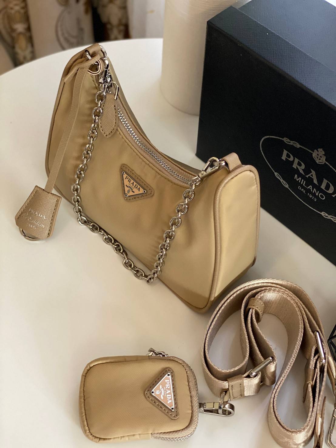 พรีเมี่ยมกิ๊ฟแท้ 100% 】PRADA Re-Edition 2005 nylon shoulder bag [cream]