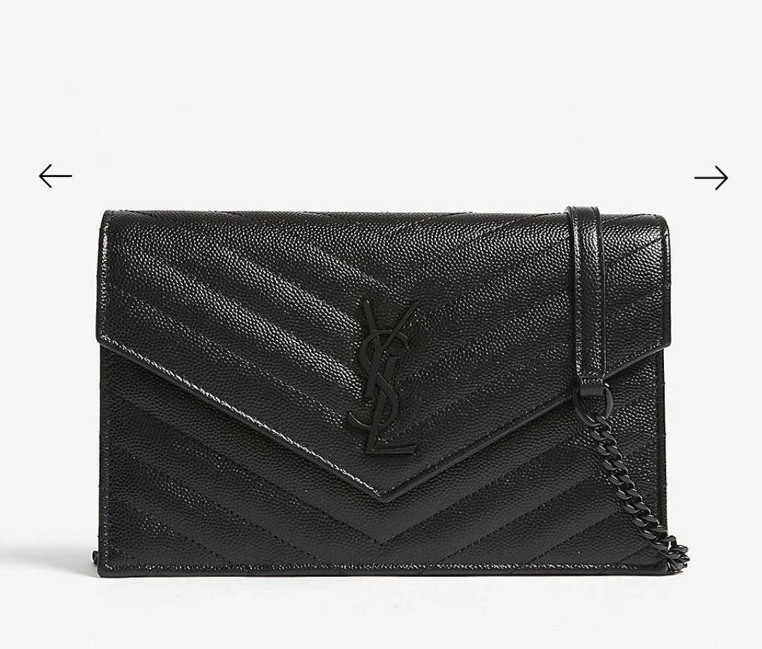 ไม่เคยผิดหวังจริงๆ!! กับรุ่นที่สาวๆรู้กัน Yves Saint laurent clutch bag with chain กระเป๋าสะพายทรง woc สุดฮอต ดีไซน์เรียบหรู โดดเด่นด้วยโลโก้ด้านหน้า เพิ่มดีเทลความผู้ดี วัสดุหนัง pepble ทนทาน ใช้งานง่ายเพียงแค่เปิด-ปิดด้วยกระดุมแม่เหล็ก ภายในแบ่งสัดส่วนไ