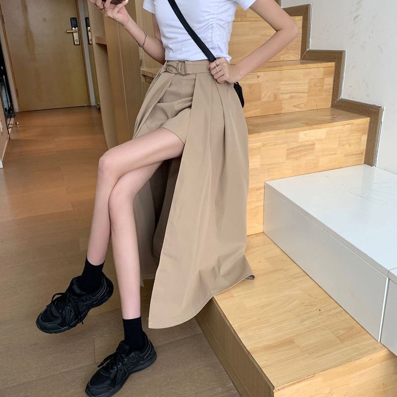 พร้อมส่ง 🐝 Montha skirt กระโปรงตัวยาวข้างในเป็นกางเกงซ่อนสีน้ำตาล (IN36773)