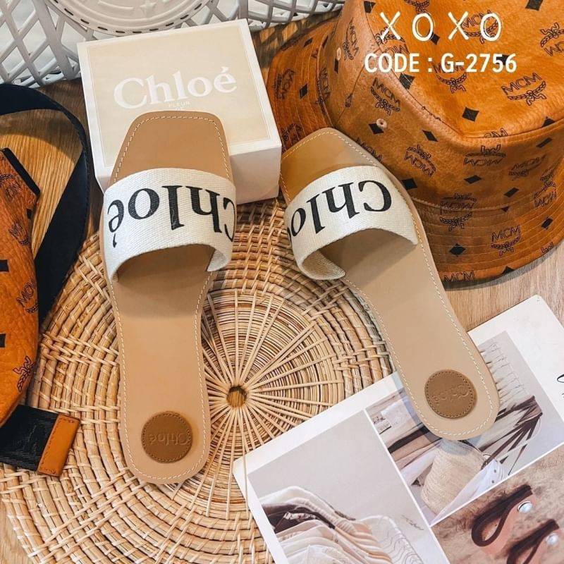 Chloe Sandals แตะสวม เรียบหรู วัสดุผ้าแคนวาส สกรีนแบรนด์ แมทส์ชุดง่าย น้ำหนักเบา