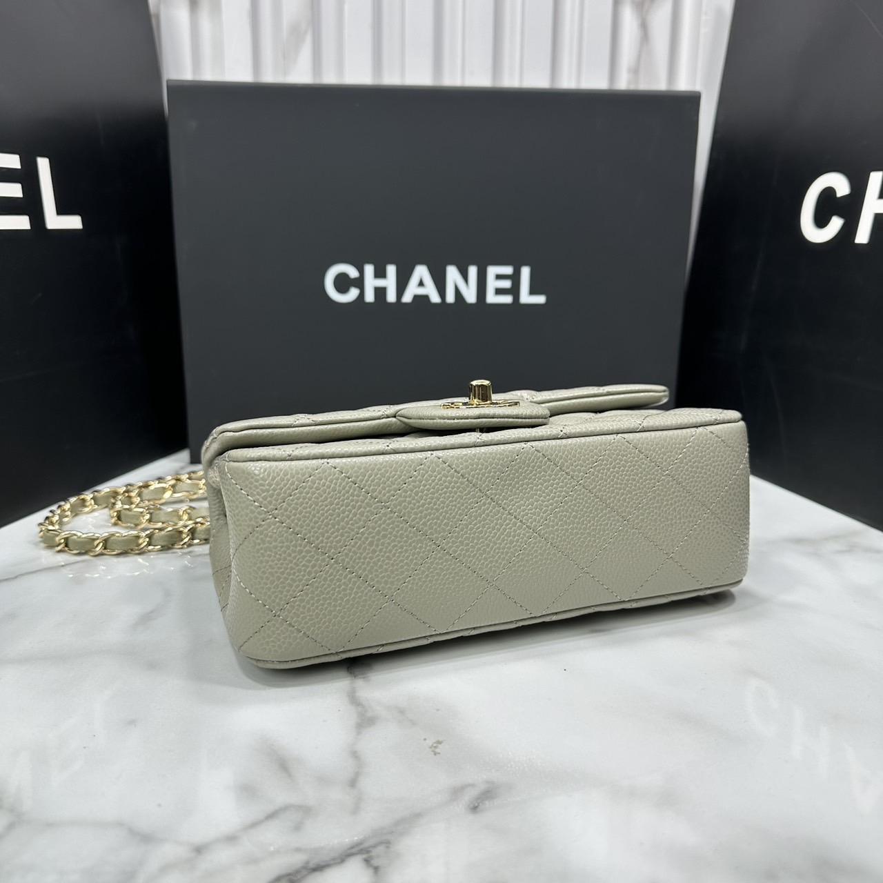 ORI หนังแท้ | CHANEL Classic 20cm shoulder bag กระเป๋าสะพายรุ่นยอดนิยม หรูหราระดับตำนาน สวยงามเหนือกาลเวลา