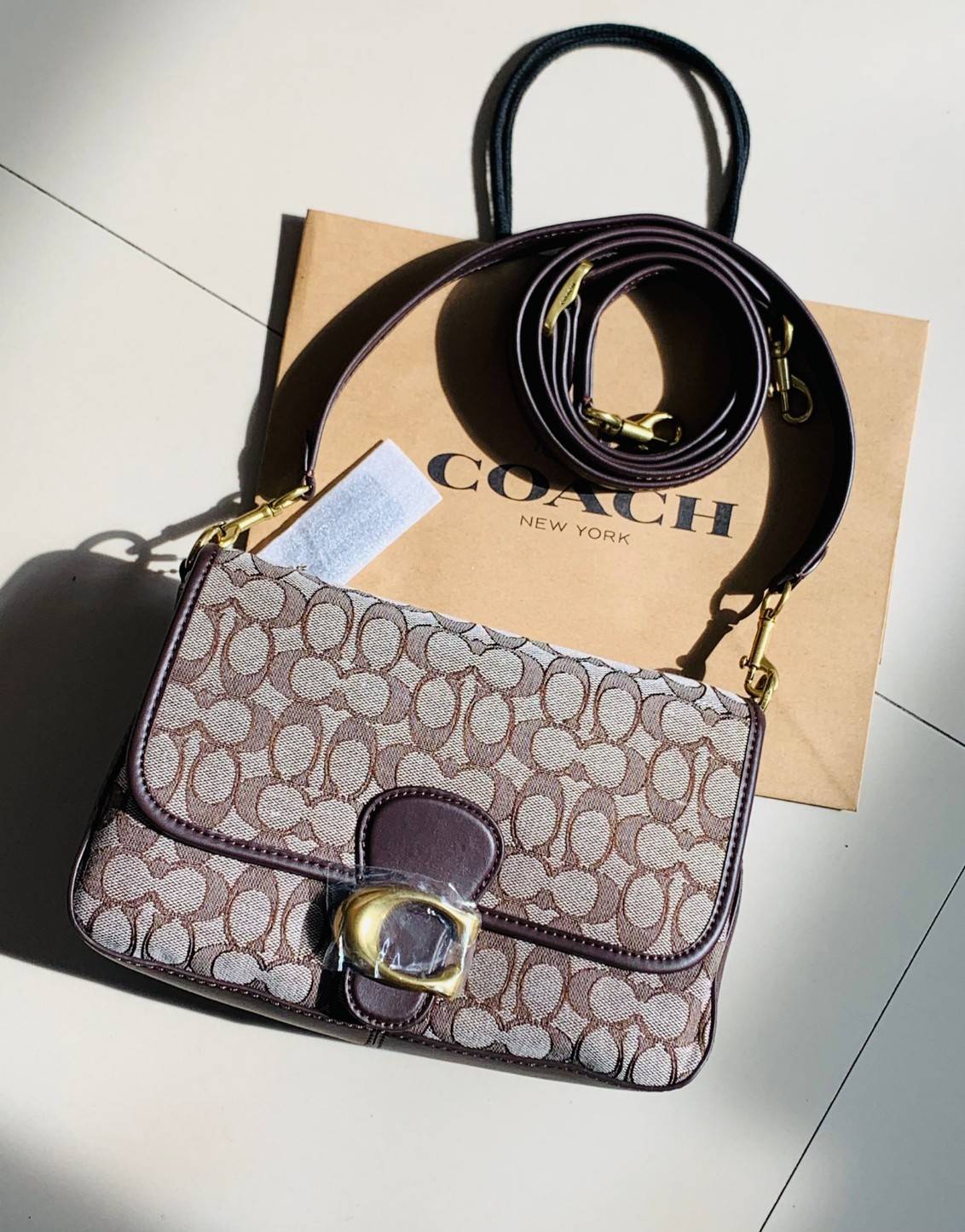 สวย คลาสสิคมากๆจ้าา COACH SOFT TABBY EUROPEAN CLASSIC UPGRADE PORTABLE BAG((C4821)) พร้อมส่งทันทีค่ะ สินค้าออกใหม่!! กระเป๋าหิ้ว//สะพายข้างได้ สุดคุ้ม! วัสดุ jacquard+หนังแท้ ได้สวยงาม คลาสสิคมากๆค่ะ น้ำหนักเบา เปิดปิดแบบกระดุมแม่เหล็กเป็นอะไหล่โลโก้แบรนด