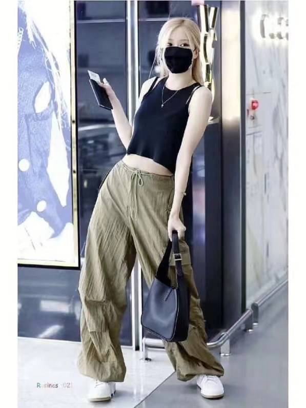 YSL Le 5 a soft hobo bag / YSL Tote 2022 มาใหม่มากก พร้อมส่งที่นี่ที่เดียวเลยค่า กระเป๋าที่สาวๆ ตามหากันหนักจริงๆ ตามรอยคุมโรเซ่ไปเลยค่าา งานเกรดออริจินอล หนังซอร์ฟสวย ภาพสินค้าถ่ายจากงานขายจริง ใช้งานต่างประเทศได้