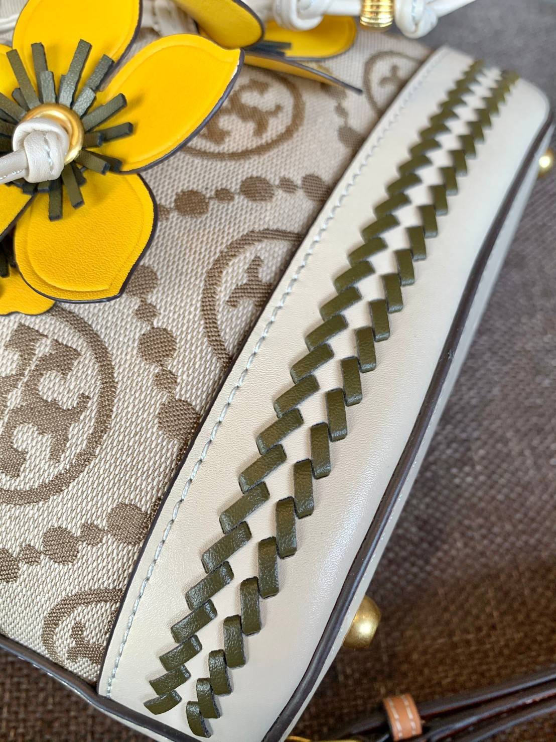 สวยโดดเด่น แต่แฝงความร่วมสมัยค่ะ! TORY BURCH CASUAL STYLE 3WAY LEATHER PURSES ELEGANT CROSSBODY((88963)) 🌼🌼🌼 พร้อมส่ง ห้ามพลาดเลยจริงๆค่ะ! กระเป๋าทรงถัง วัสดุ Jacquardทอล่ยแบรนด์+ขอบหนังแท้ เพิ่มดีเทลแบบถุกเข้ามาได้สวยโดดเด่น สะดุด