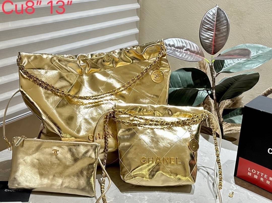 Chanel ss22 Logo CC shopping tote bag Metallics Color คอลสีใหม่เงางาม เข้าแล้วปังๆ หรูหรา สวยเลิศไปเลยค่า กระเป๋าทรงโท้ทที่มาแรงที่สุดในตอนนี้ก็คือรุ่นนี้เลย ใช้งานง่ายรุ่นนี้สามารถใช้ได้ทั้งผู้หญิงและผู้ชายน้า