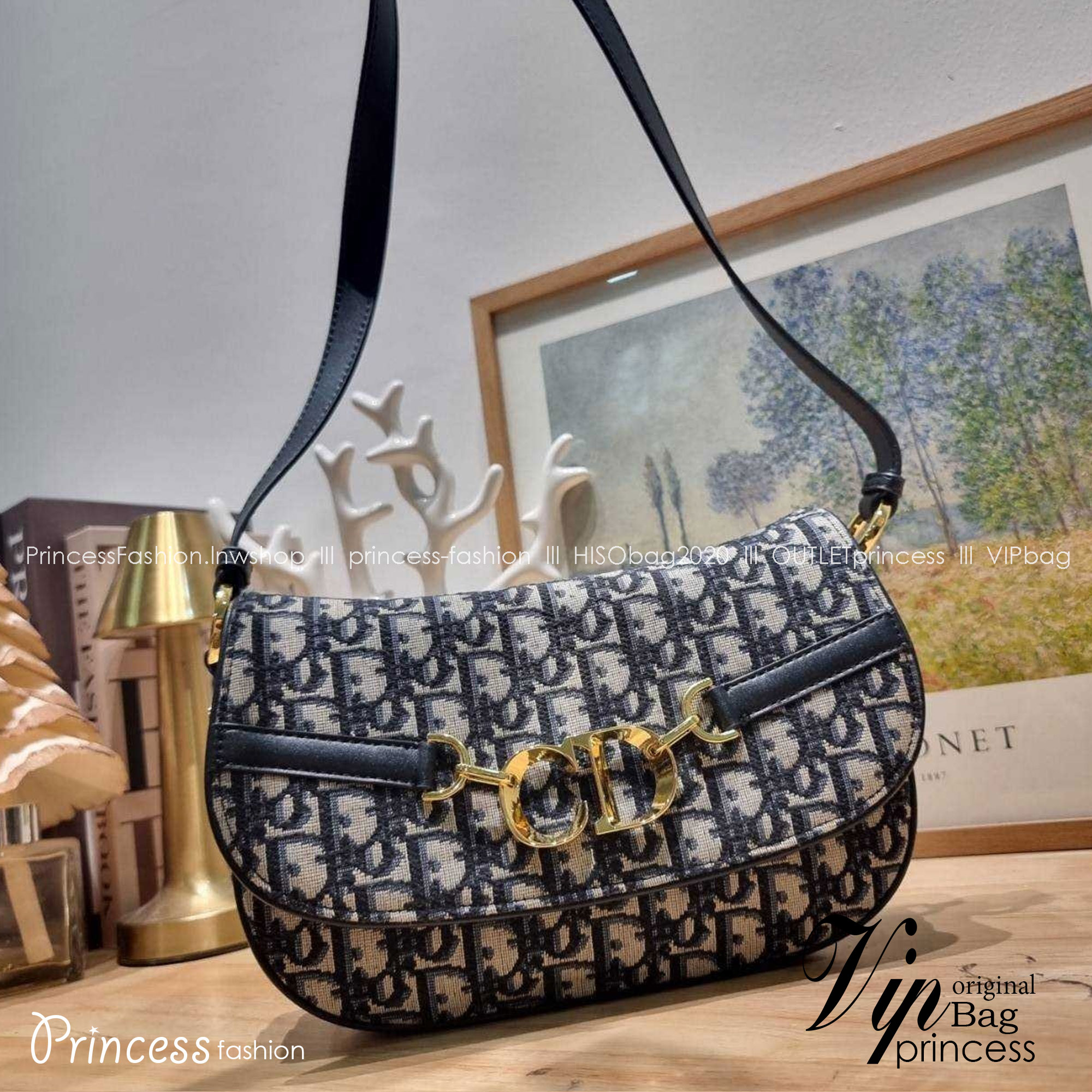 Small CD Besace Bag Blue Dior Oblique กระเป๋าสะพายทรงสวย ดีไซน์โลโก้โดดเด่นและหรูหรา