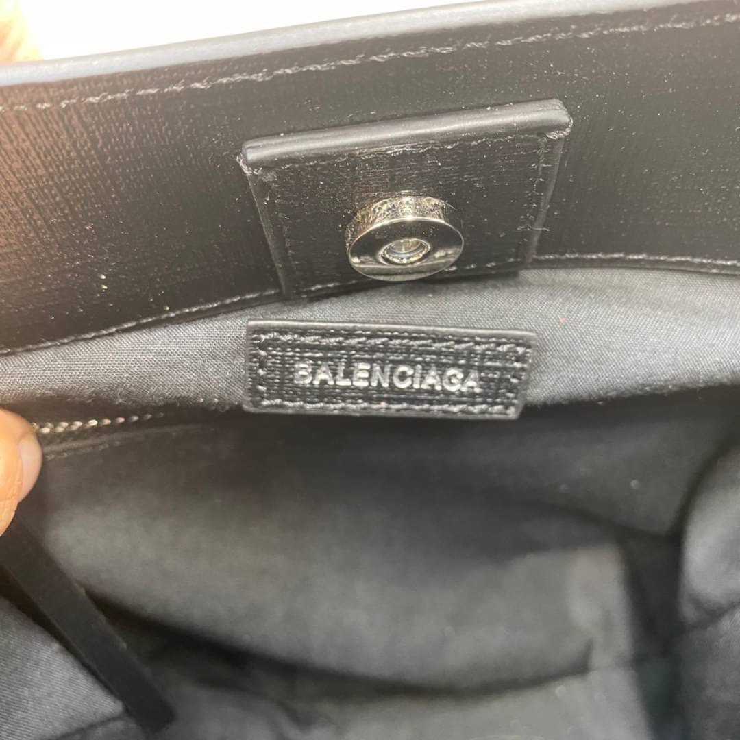 หนังแท้ BALENCIAGA XXS TOTE / Balenciaga shopping tote xxs พกกระเป๋าช้อปปิ้ง ไปทุกที่ในฤดูกาลนี้ ดีไซน์ที่ใช้ได้ทุกวันตั้งแต่หนังแบบมีเท็กซ์เจอร์ ภาพสินค้าถ่ายจากงานขายจริง ใช้งานต่างประเทศได้