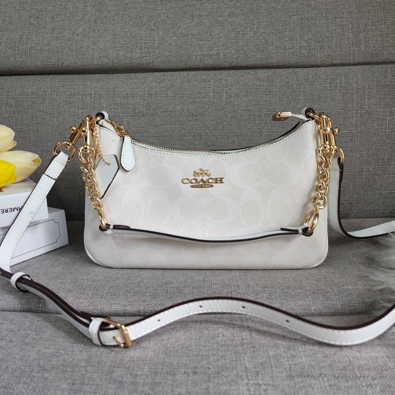 พร้อมส่งครบสี สวยทุกสีเลยค่า😘 ((CA173//CA209//CA548)) COACH TERI SHOULDER BAG 🔹กระเป๋าทรงพอช ในรูปแบบหนังแท้ หนังนิ่มสวยมากค่ะ