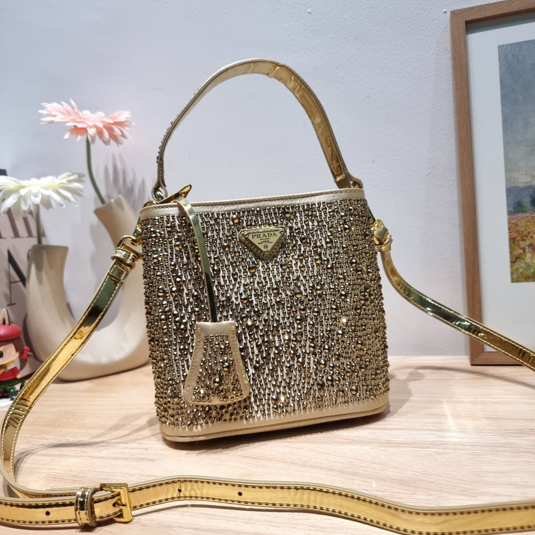 PRADA SMALL PANIER CRYSTAL EMBELLISHED TOTE BAG กระเป๋าสะพายทรงโท้ท ไซส์กำลังสวย หรูหรา โดดเด่น ถือออกงานก็ดูระยิบระยับเล่นแสง ทำให้ดูดีมีราคา