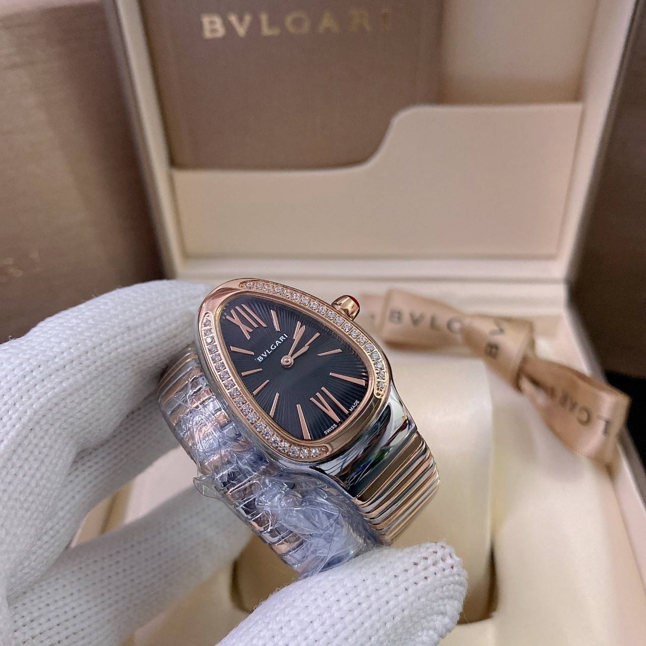 BVLGARI SERPENTI WATCH 24mm 26mm นาฬิกาบุลการี รุ่นหน้าปัดล้อมเพชร นาฬิกาผู้หญิง ภาพสินค้าถ่ายจากงานขายจริง