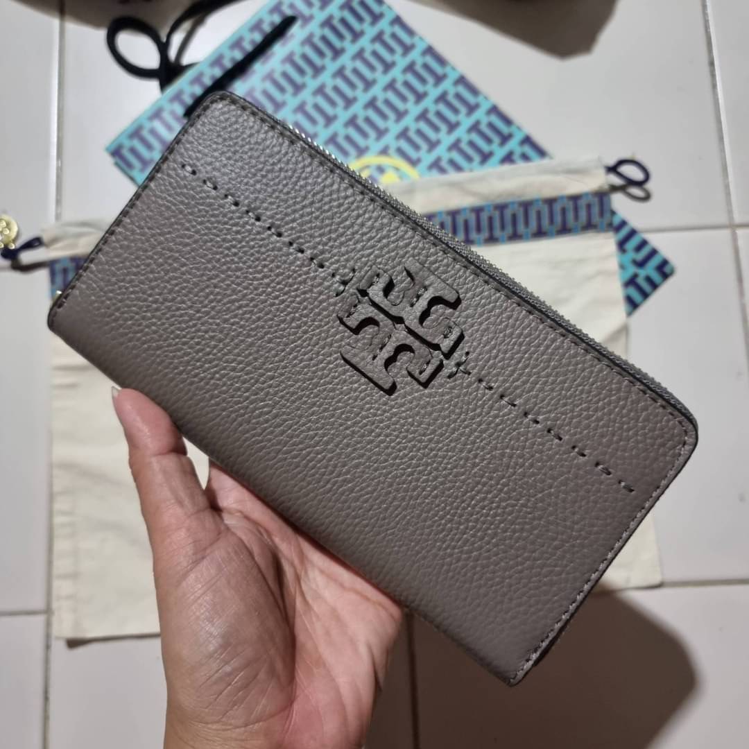 TORY BURCH MCGRAW ZIP CONTINENTAL WALLET กระเป๋าสตางค์ใบยาวรุ่นหายาก จัดเต็มสีสวยพร้อมส่ง ขนาดกำลังพอเหมาะ วัสดุหนังวัวสัมผัสดีมาก