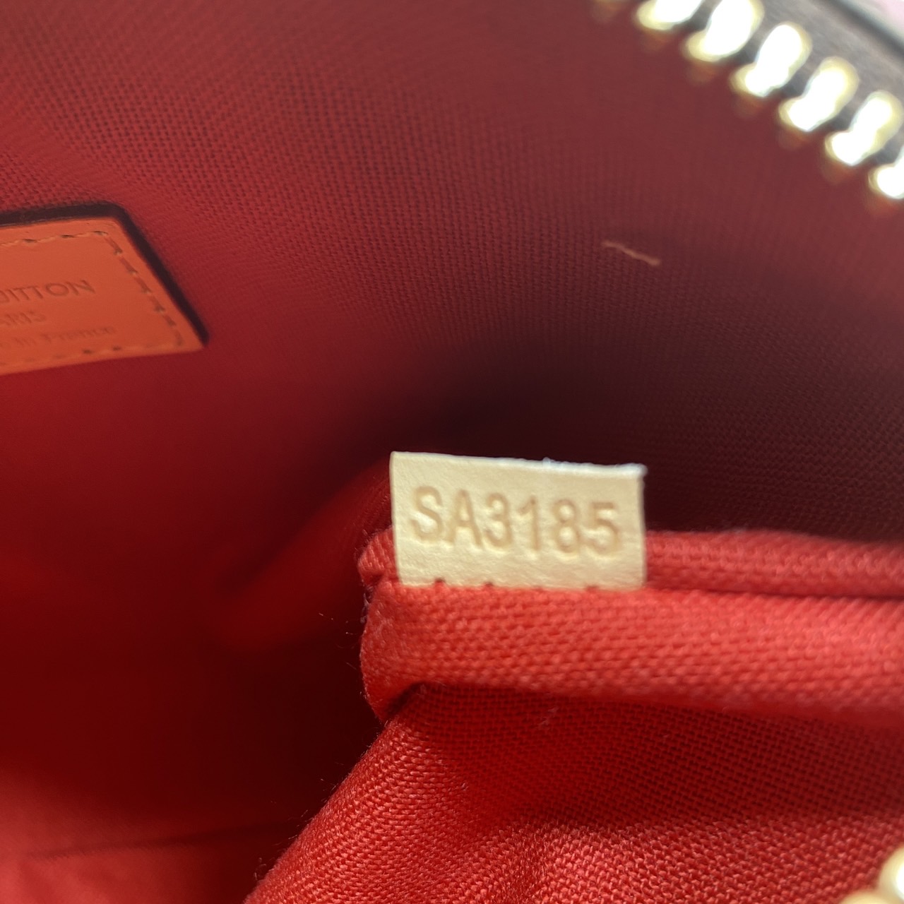 LV Lockit BB bag กระเป๋าถือทรงโท้ทวินเทจรุ่นยอดนิยม พร้อมสายโซ่และสายหนัง ปรับใช้งานได้หลายโอกาส สวยงามเป็นอมตะ เกรดออริ 1:1 ใช้งานต่างประเทศได้