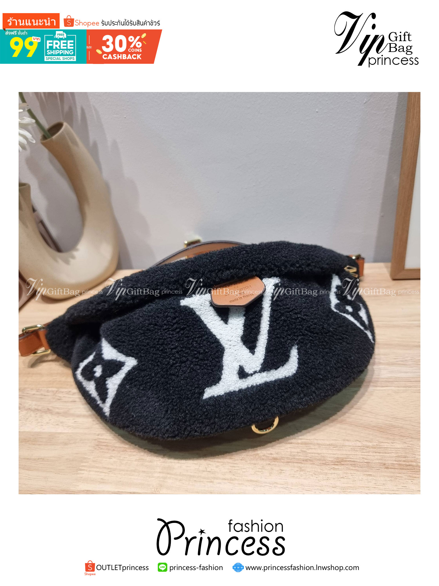 LV BUM BAG MONOGRAM TEDDY FLEECE / LV Teddy Limited Edition Bumbag ไอเท็มที่ต้องมี กับกระเป๋าคาดอก ดีไซน์เอกลักษณ์ โดดเด่นด้วยจัมโบ้ฟ้อนท์สีตัดกับตัวกระเป๋า เปิด-ปิดด้วยซิป ภายในเป็นช่องโล่ง โดยตัวกระเป๋าจะมีหูจับในตัว และสายสะพายที่สามารถปรับได้ตามตัว รุ