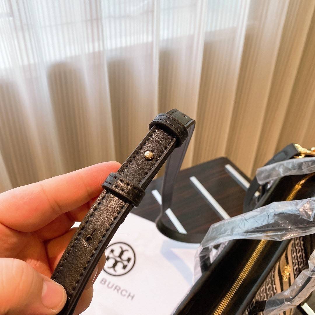 TORY BURCH TOTE BAG กระเป๋าสะพายไหล่ทรงช้อปปิ้ง ทรงคลาสสิค ฮิตตลอดกาล ทรงสวยขนาดกำลังดี