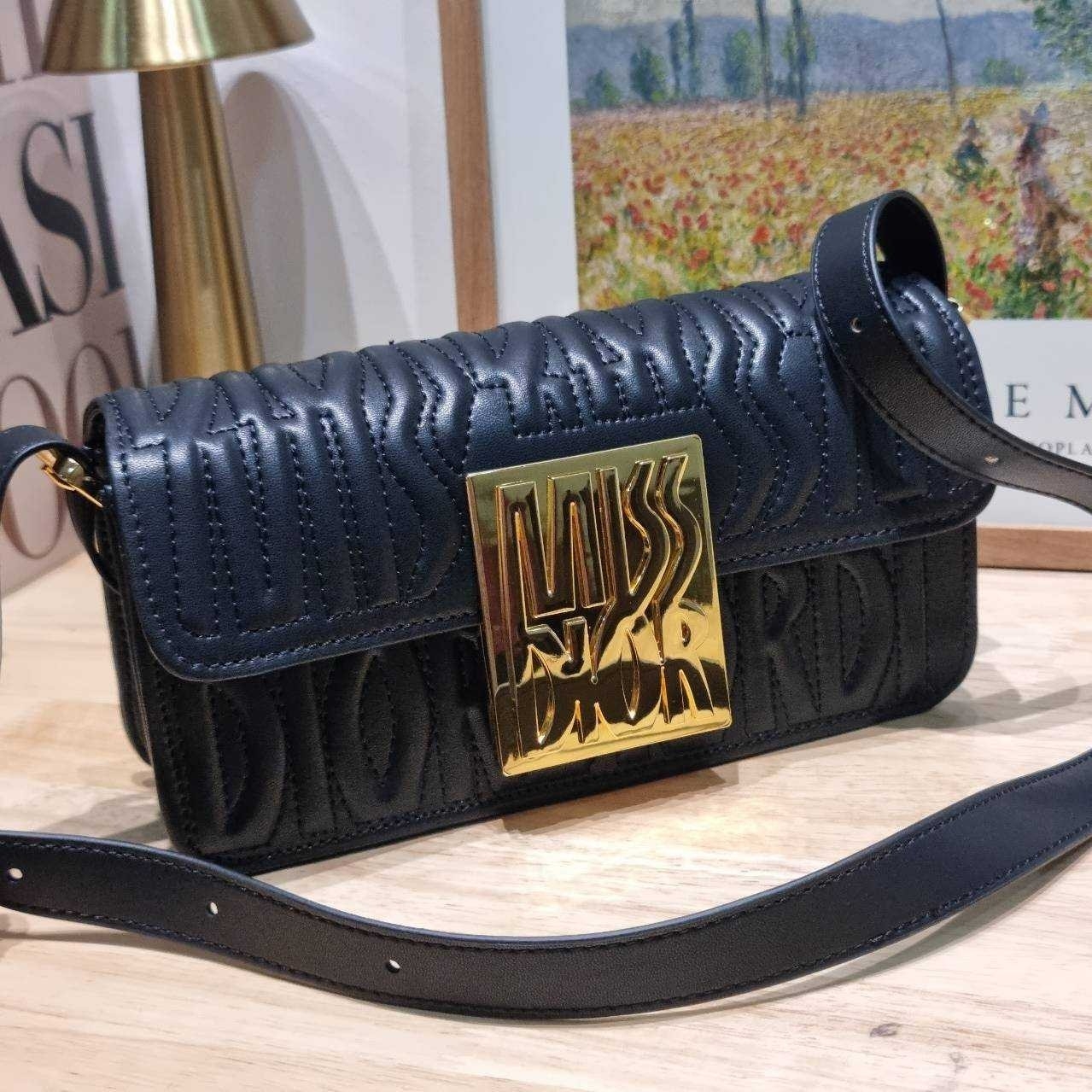 Dior Flap Bag / Quilted Miss Dior Allover Leather Bag กระเป๋าสะพายไหล่สุดลัคชู หรูหราเกินเรื่อง ดีไซน์ใหม่สวยงามด้วยดีเทลฝีเย็บและลายหนังปั๊มนูน