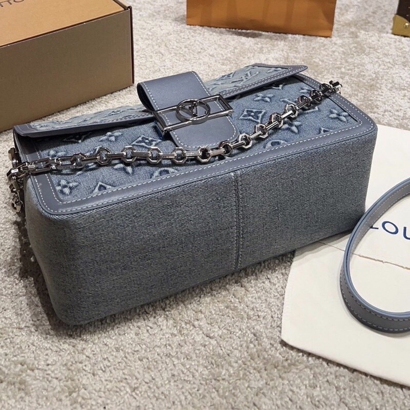 LV Dauphine 30 Monogram Denim Bag กระเป๋าสะพายทรงสวยใบใหญ่คลาสสิกเดนิมซีดสไตล์วินเทจ ปั้มนูนโลโก้ลายโมโนแกรม ใหม่ล่าสุด ส่งท้ายปีแบบสุดหรู กับกระเป๋าสะพายลุคคุณนาย ในราคาจับต้องได้ สวยทุกมุมจริงๆ