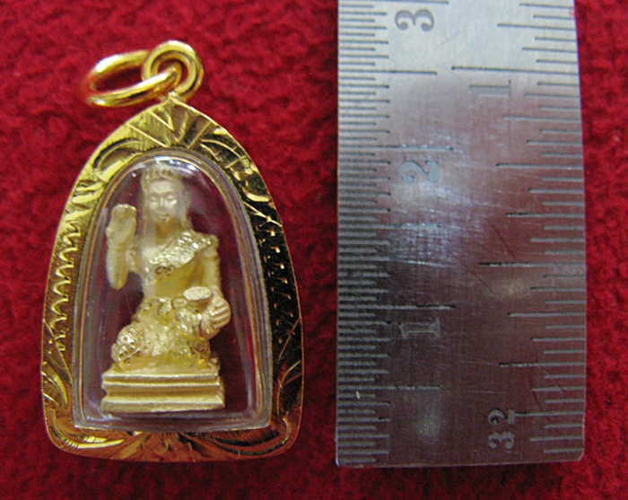 จี้นางกวักเนื้อทองพ่นทรายเลี่ยมทองไมครอนพร้อมใบคาถาค่ะ