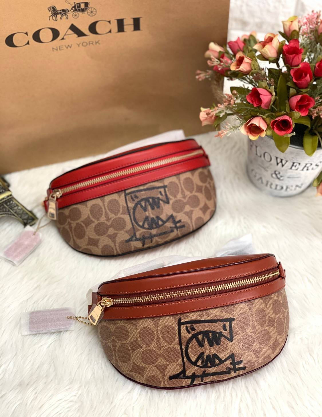 LIMITED EDITION !! COACH BELT BAG IN SIGNATURE WITH REXY BY GUANG YU กลับมาอีกครั้งกับ Coach X Disney สวยงามมากๆค่ะ คาดอก คาดเอวได้ ลาย C ตัดขอบหนังเรียบ มีช่องซิปทั้งหน้า//หลัง ใส่มือถือได้ทุกรุ่น;พาสปอร์ตได้ ;กระเป๋าเงินใบกลางได้;อื่นๆจำเป็นได้ครบค่ะ.