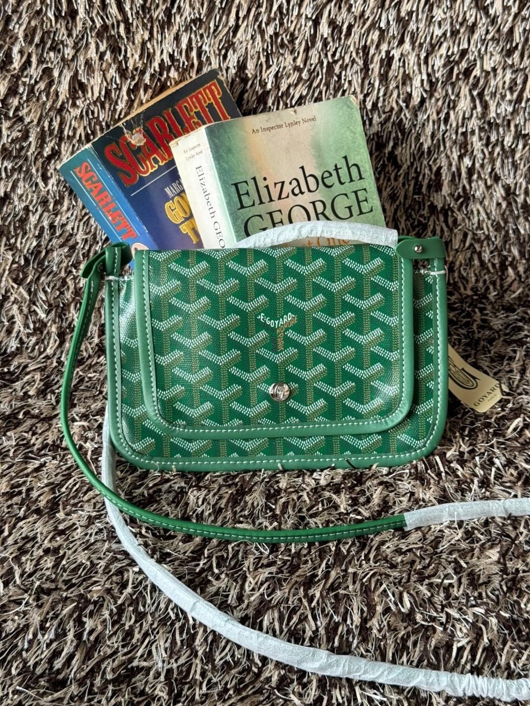 Goyard Plumet Rocket Wallet กระเป๋าสะพายใบเล็กกะทัดรัด ดีไซน์กระเป๋าสตางค์ มีช่องเพียงพอสำหรับใส่ธนบัตร เงินสด เอกสารต่าง ๆ