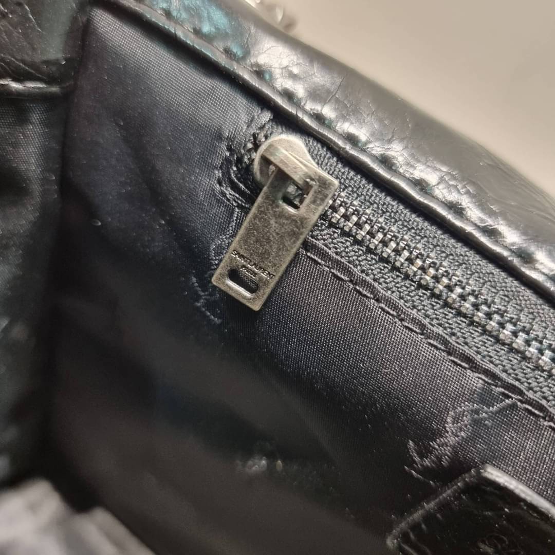 YSL niki baby chain bag in crinkled vintage leather / Yves Saint laurent shoulder bag กระเป๋าสะพายทรงคลาสสิค สุดฮอต ที่ใครๆก็ต้องมีใช้ ดีไซน์เรียบหรู วัสดุหนังลายวินเทจสัมผัสดี