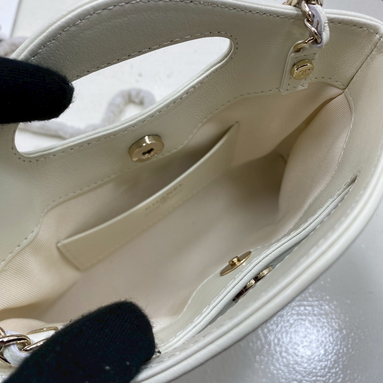 ORI หนังแท้ | Chanel 24S 31 Mini Clutch with Chain กระเป๋าสะพายดีไซน์น่ารัก ใบเล็กพร้อมสายโซ่ หูจับในตัว สวยเรียบหรู